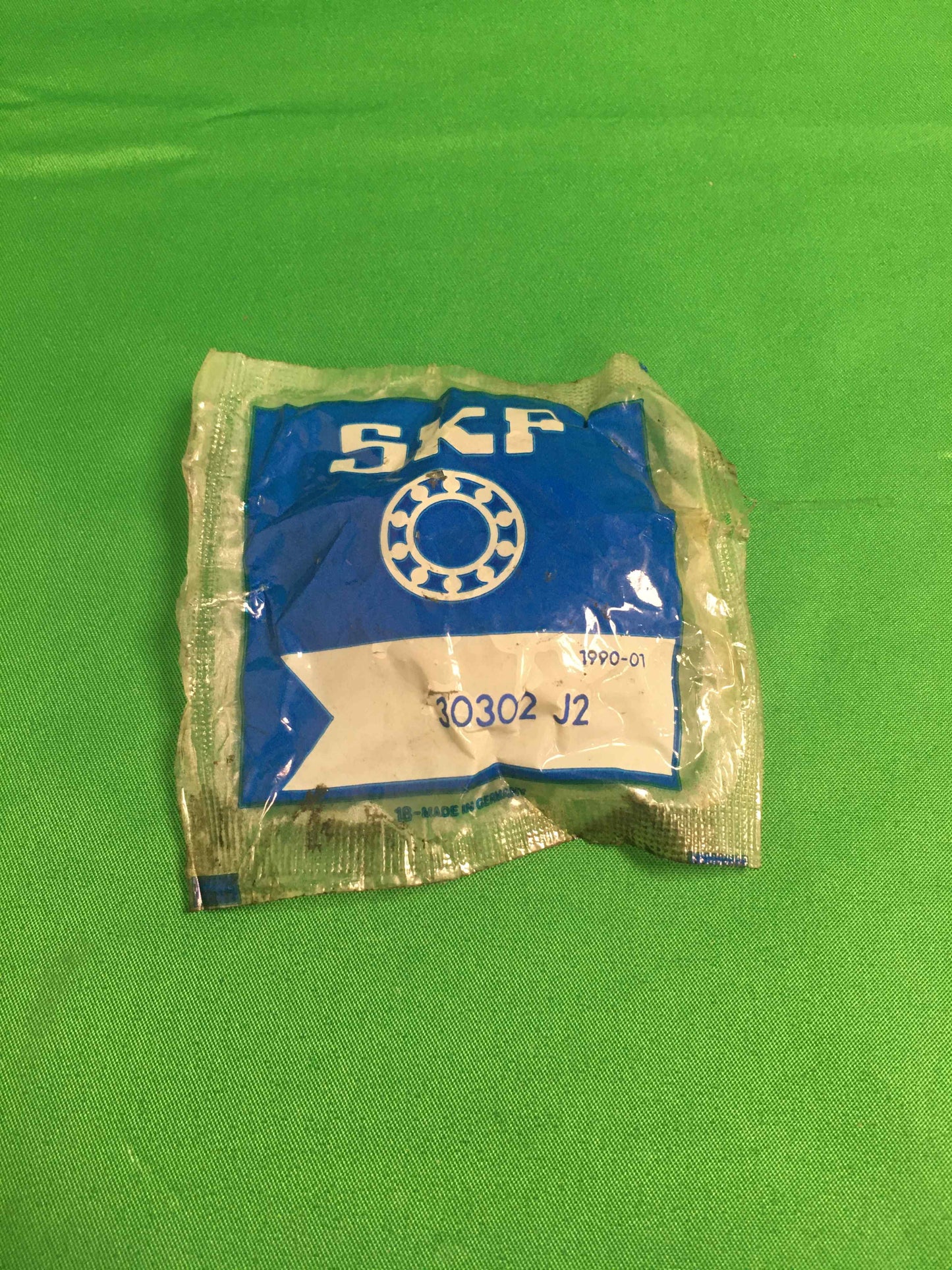7693