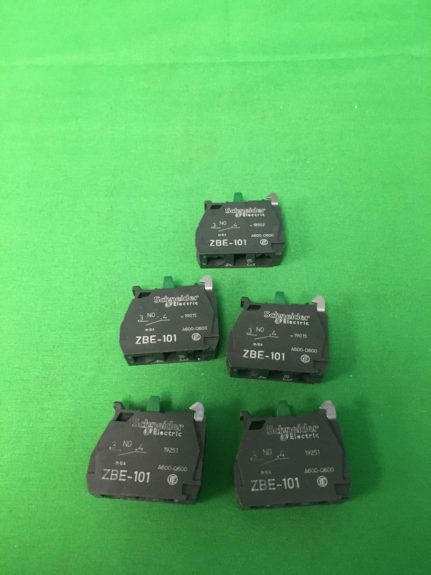 7423