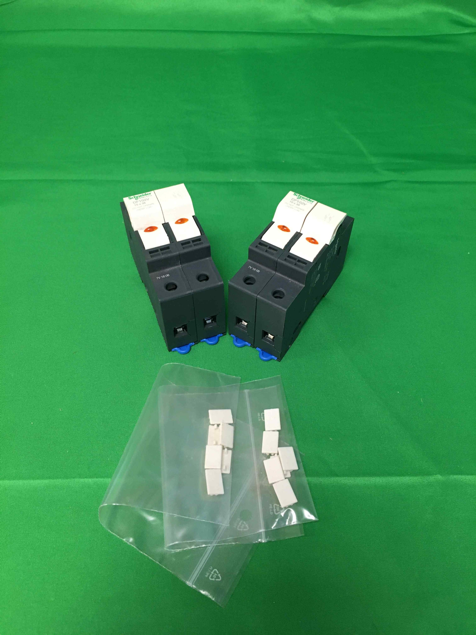 6976
