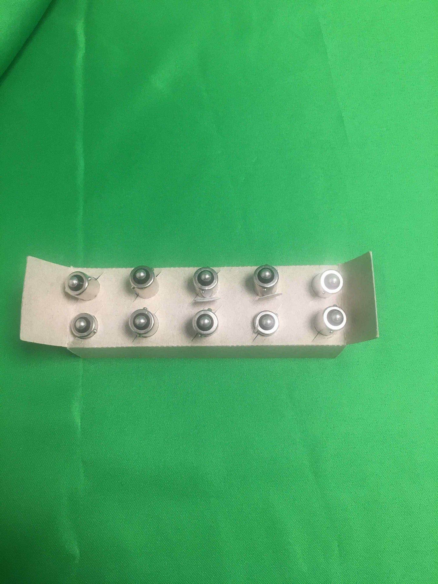 6985