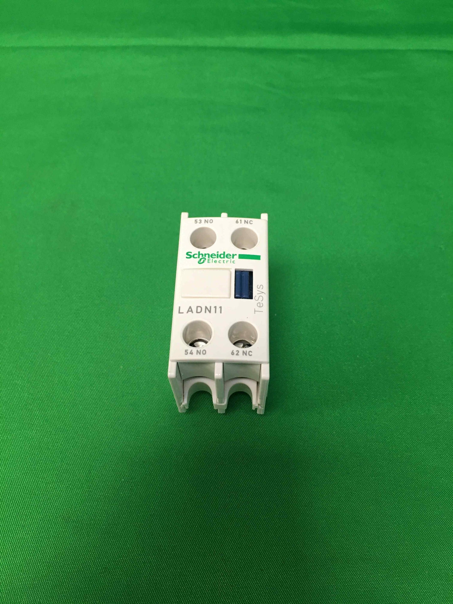 7018