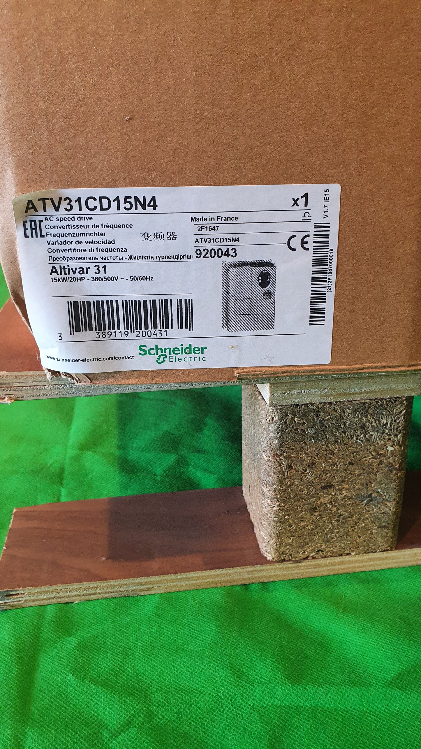 Schneider Electric-ATV31CD15N4/ATV31CD15N4