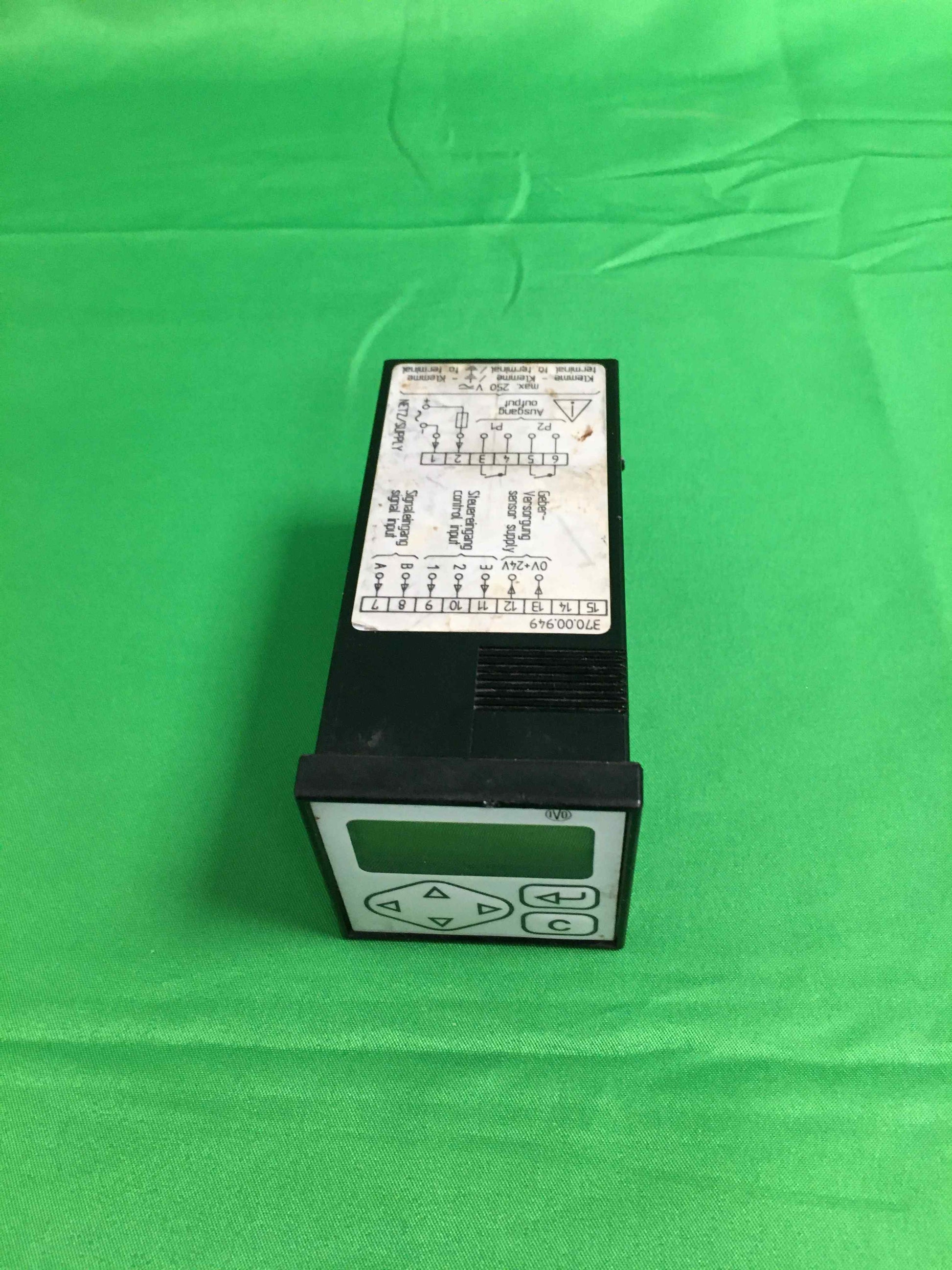 7851