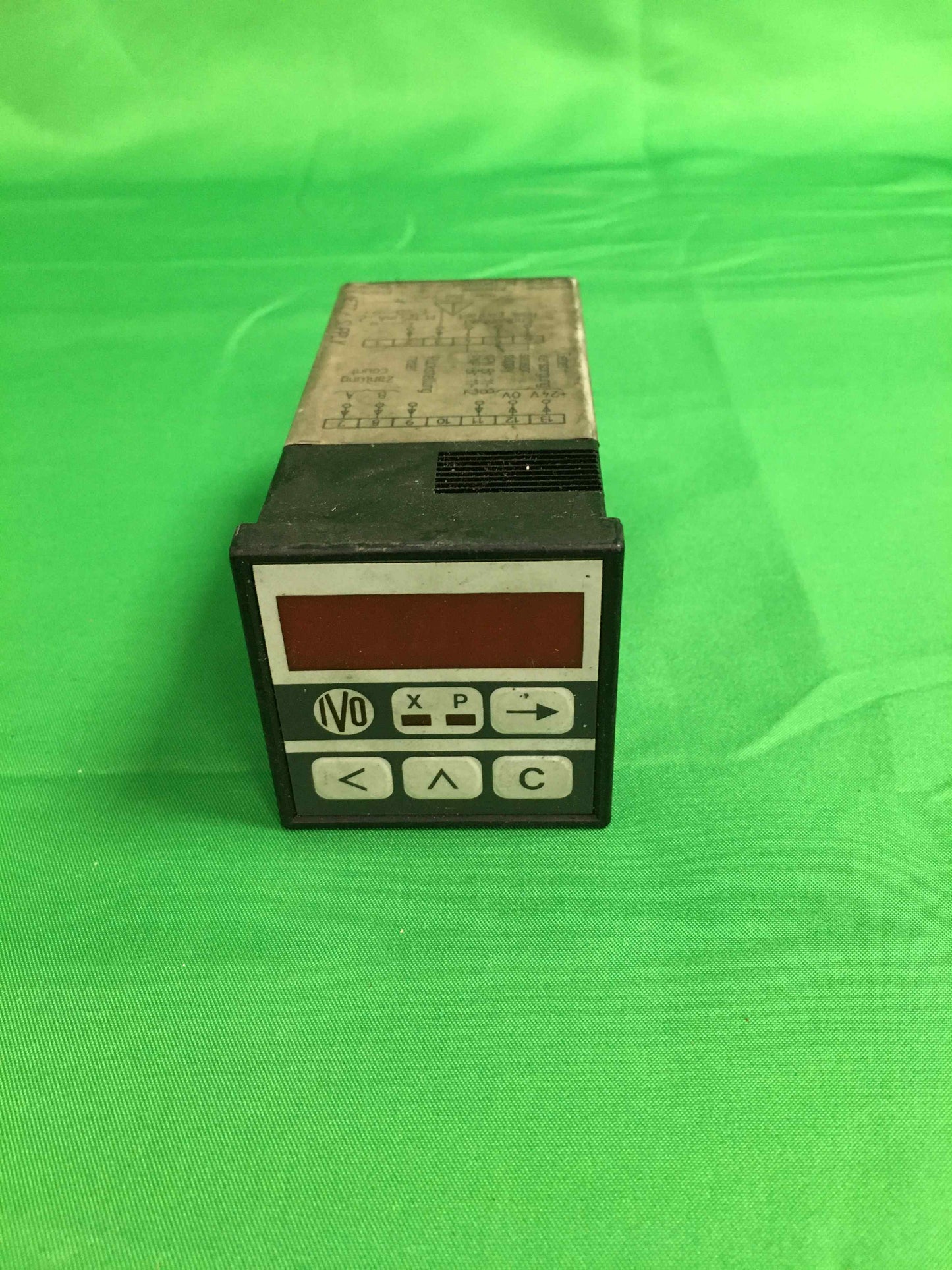 7852