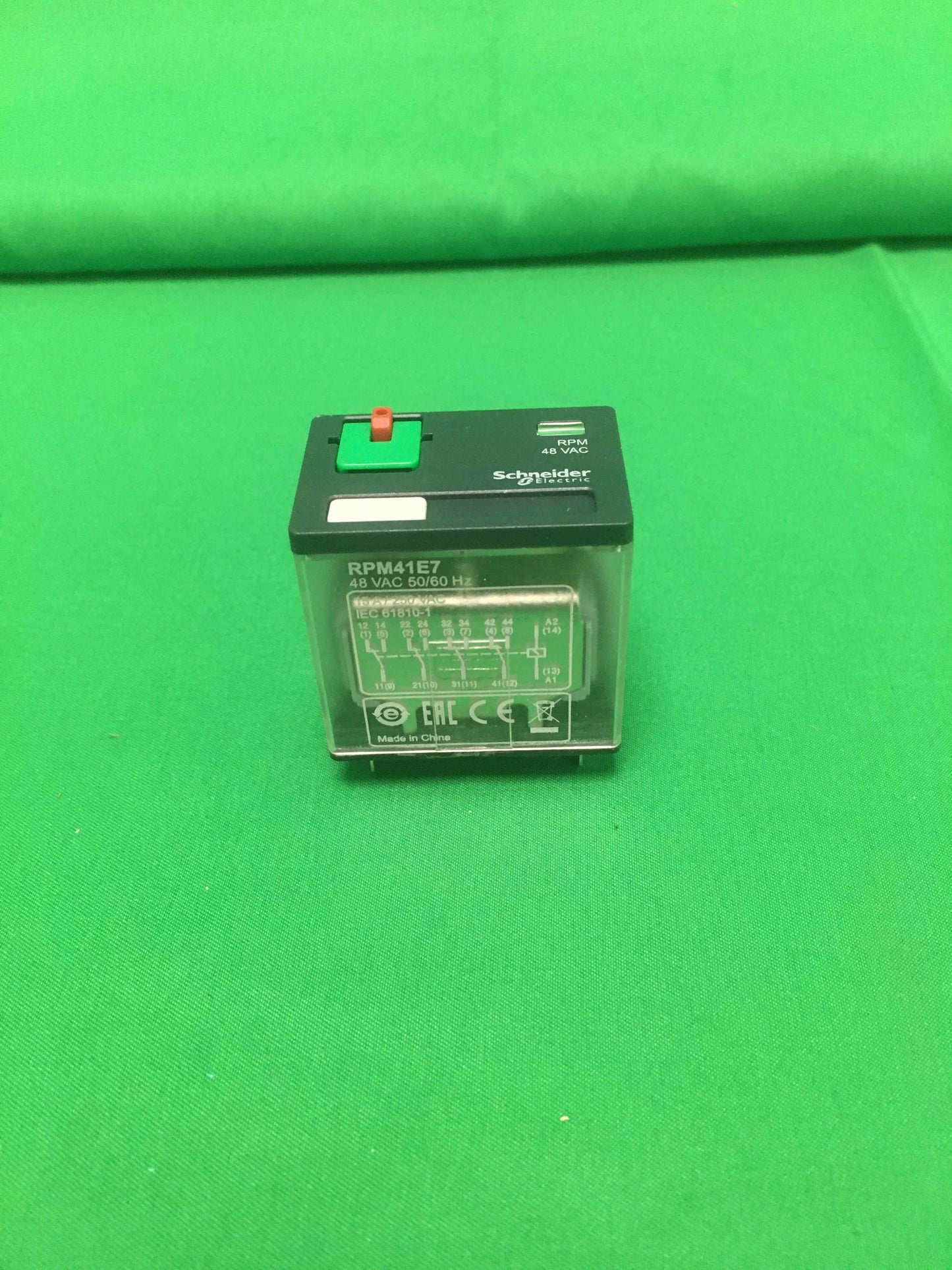7592