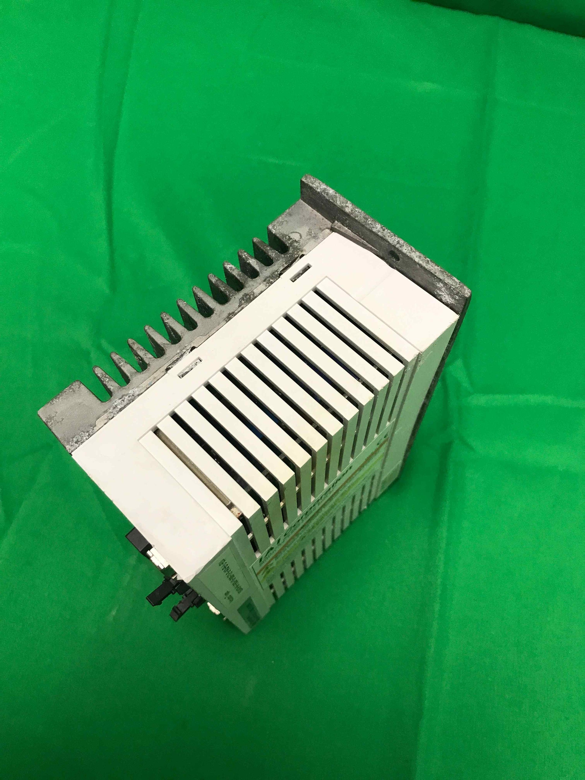 6843
