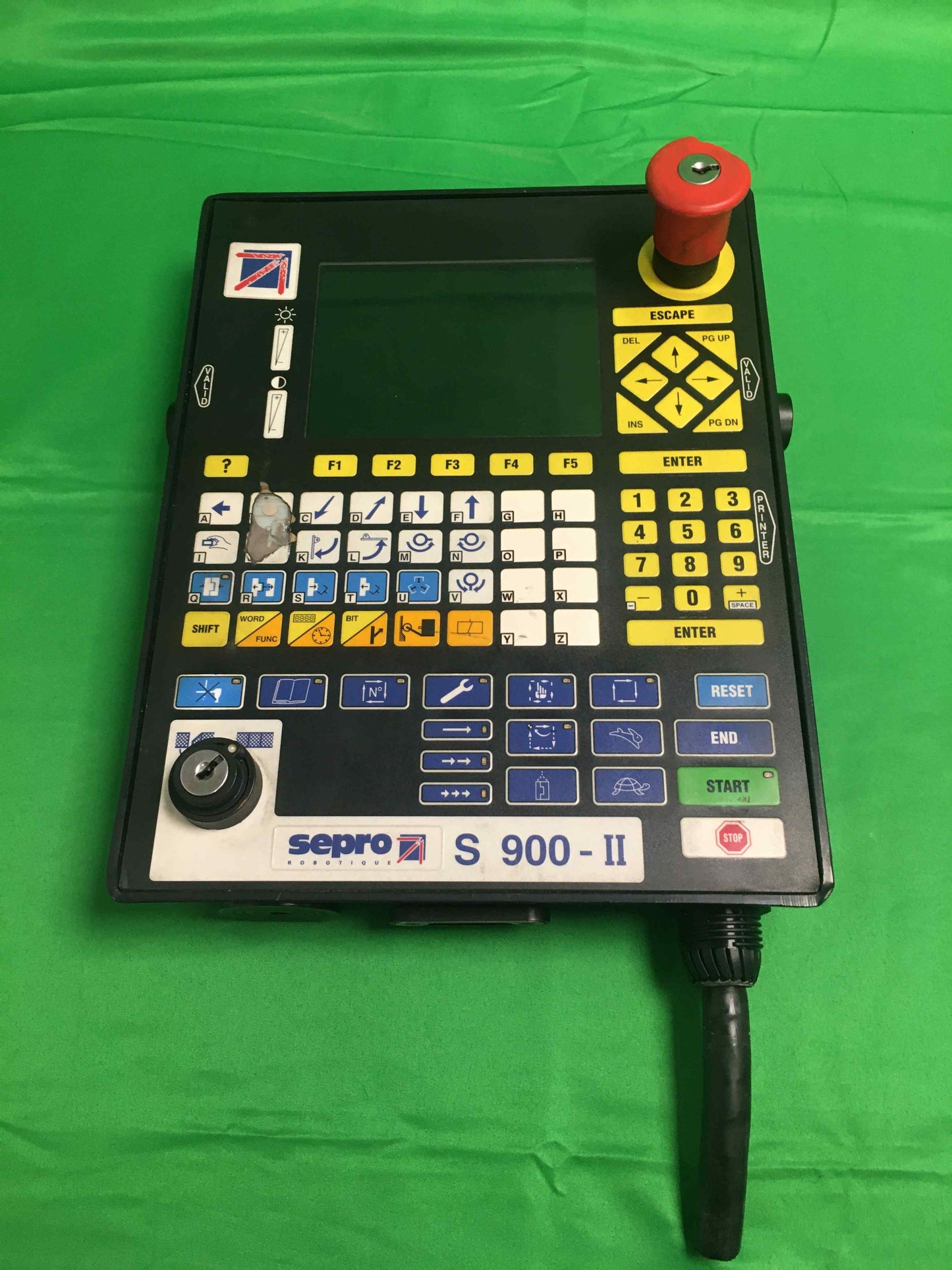 7600