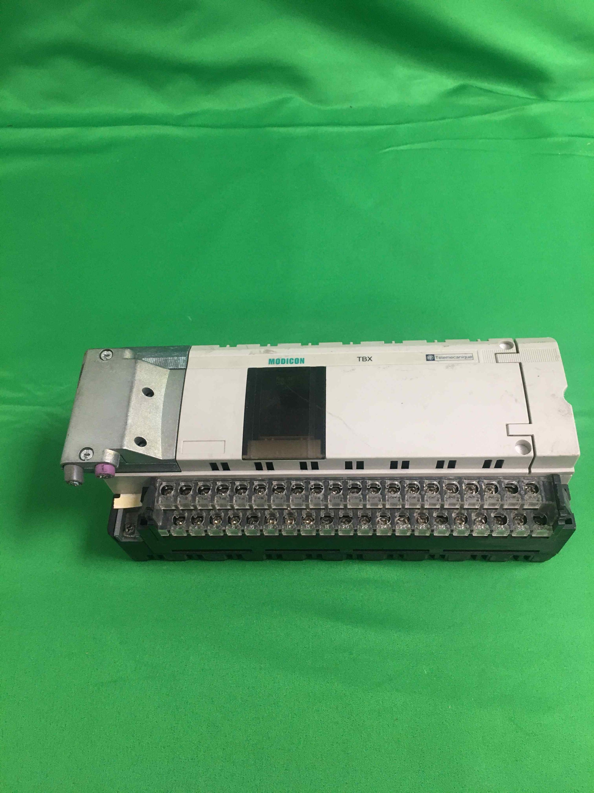 7772