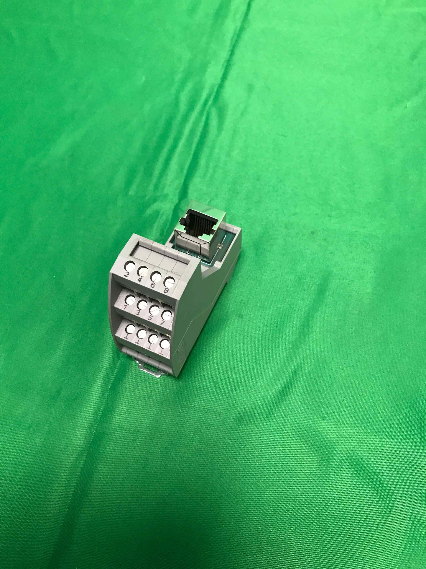 7487