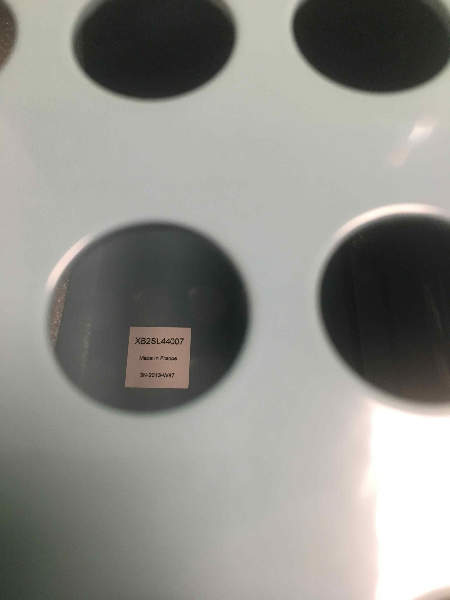 7647